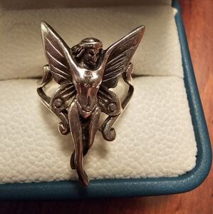 Gorgeous sterling silver 'fairy' ring. Size 7